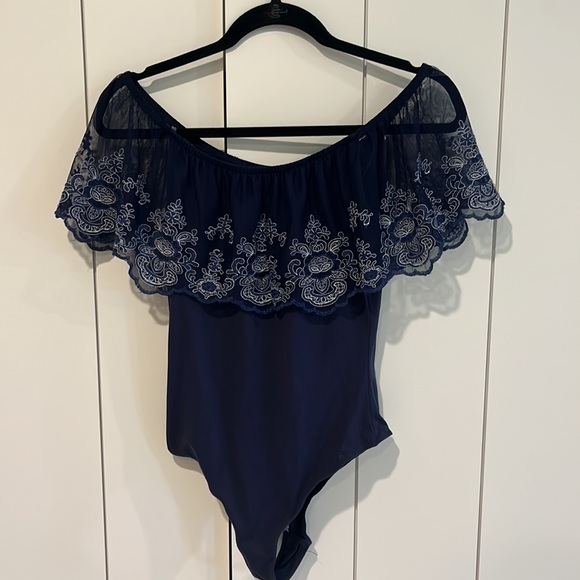 lace ruffle bodysuit - Picture 3 of 4